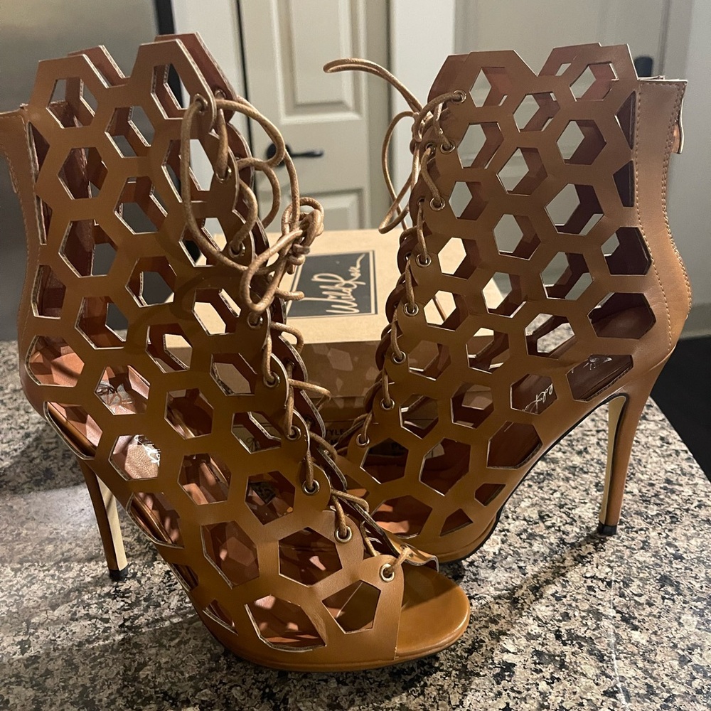 Wild Rose Taupe Sandal size 10